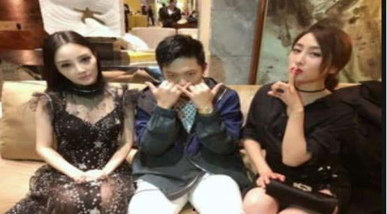 2018娱乐圈吃瓜图鉴,一场场“瓜”香四溢的年度盛宴